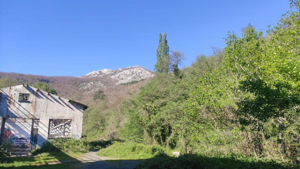 Arrancamos desde Araia con nuestro destino al fondo