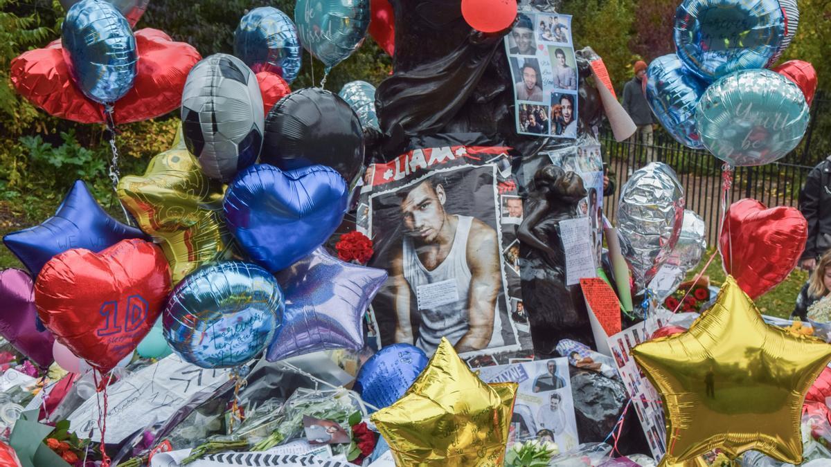 Un tributo al cantante Liam Payne en Londres, Reino Unido, tras su muerte.