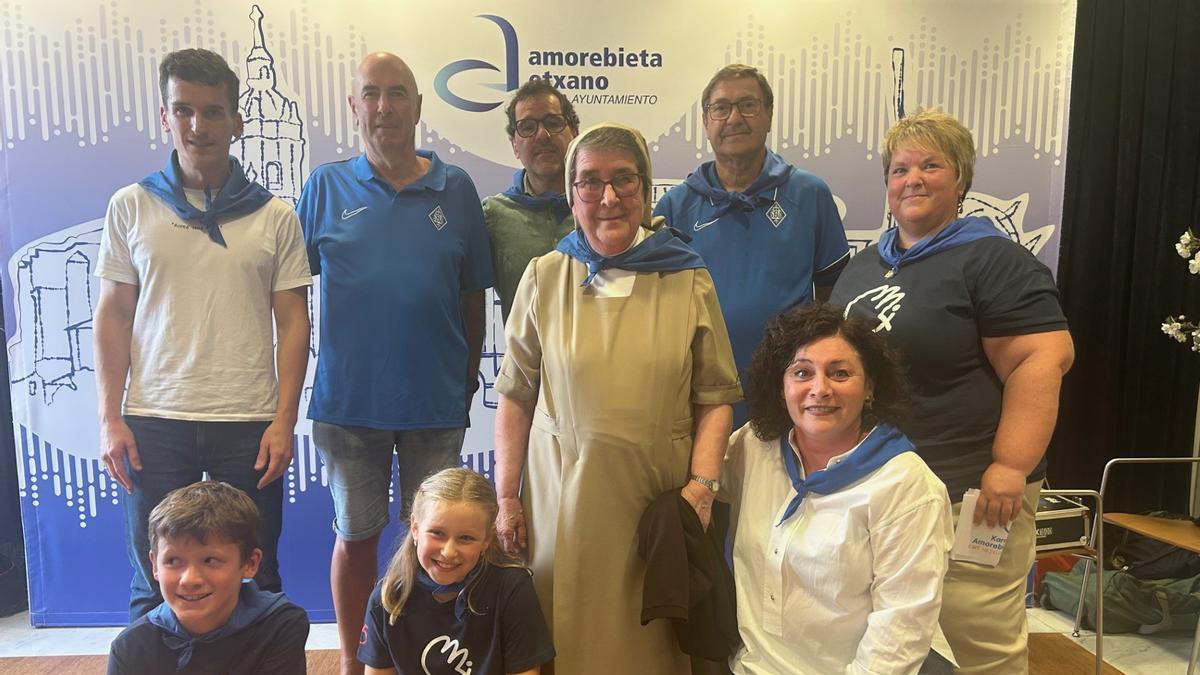 Pregoneros junto a la alcaldesa, Ainhoa Salterain.