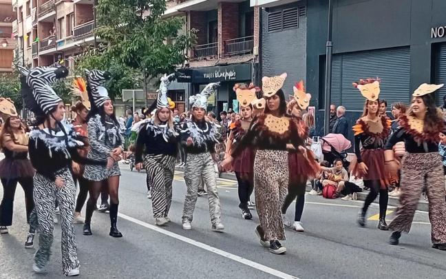 Un alegre y colorido desfile de cuadrillas dará paso, a las 20.30 horas de este viernes, al pregón y el txupinazo de Galdakao
