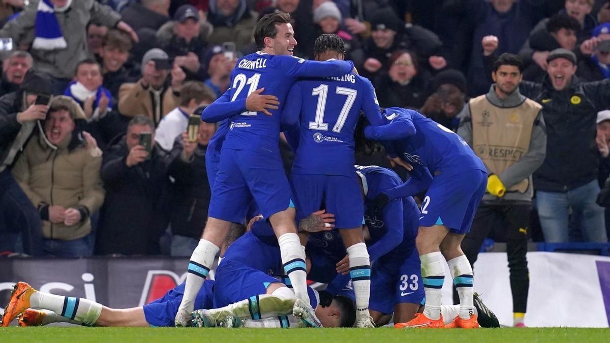 Los jugadores del Chelsea celebran el segundo gol