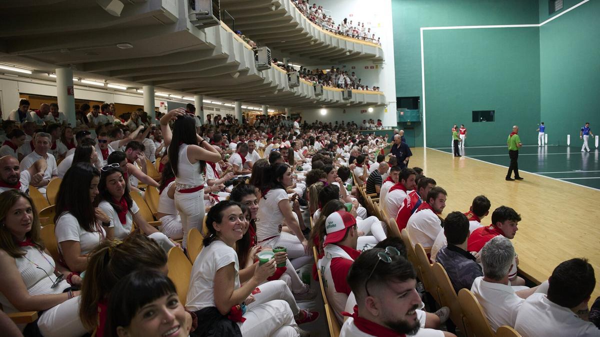 Peio Etxeberria y Zabaleta ganan a JAka-Albisu en la feria de San Fermín.