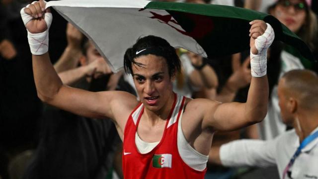 La boxeadora argelina Imane Khelif tras ganar el oro en París.