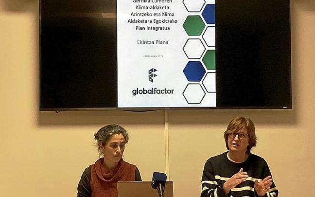 La teniente de alcalde, María Uribe, da cuenta del plan contra el cambio climático. | FOTOS: I. FRADUA