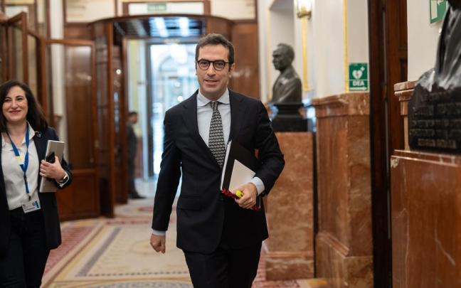 El ministro de Economía, Carlos Cuerpo, a su llegada a una sesión plenaria, en el Congreso de los Diputados. / EP El ministro de Economía, Carlos Cuerpo, a su llegada a una sesión plenaria, en el Congreso de los Diputados.
