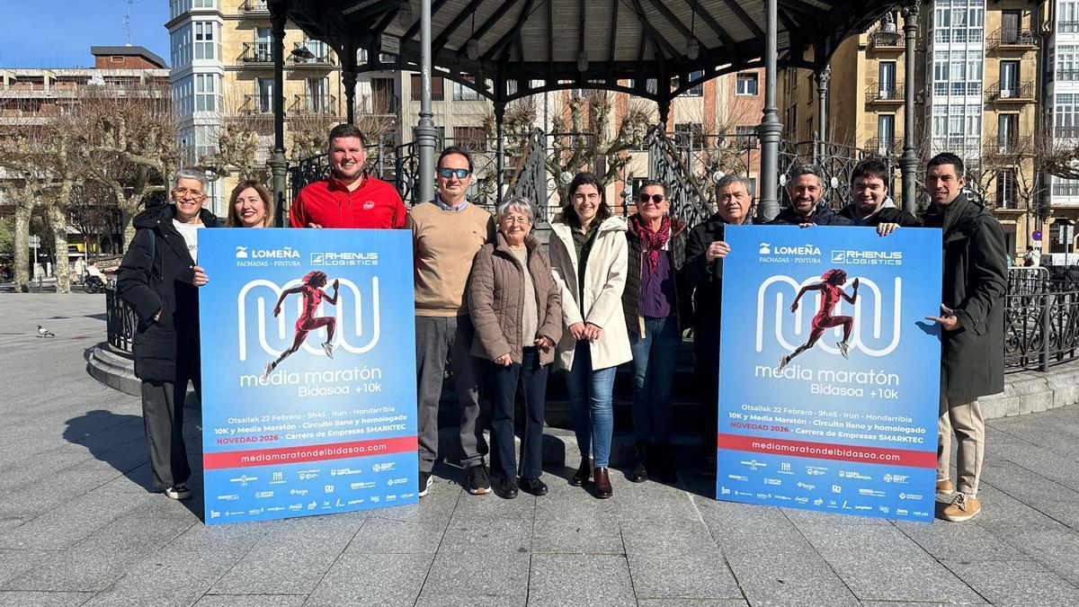Foto de la presentación de la Feria del Corredor, que ha tenido lugar esta mañana en la plaza del Ensanche.