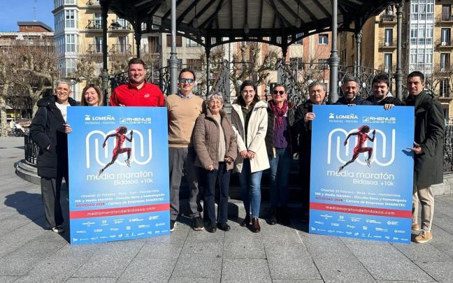 Foto de la presentación de la Feria del Corredor, que ha tenido lugar esta mañana en la plaza del Ensanche.