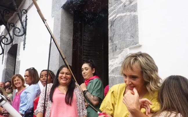 Las cuidadoras domiciliarias fueron las encargadas de prender la mecha en las fiestas de San Ignacio de 2023