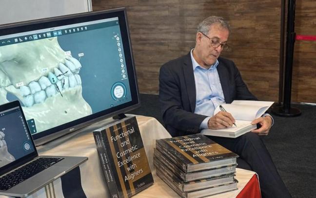 El doctor Domingo Martín ha publicado el libro 'Functional and Cosmetic Excellence with Aligners''.