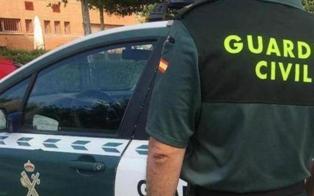 Un agente de la Guardia Civil