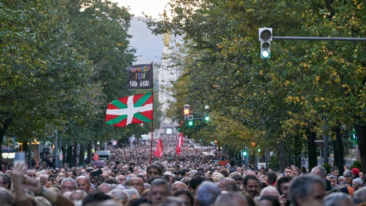 Manifestación convocada por Kontseilua en contra de las sentencias judiciales contra el euskera.
