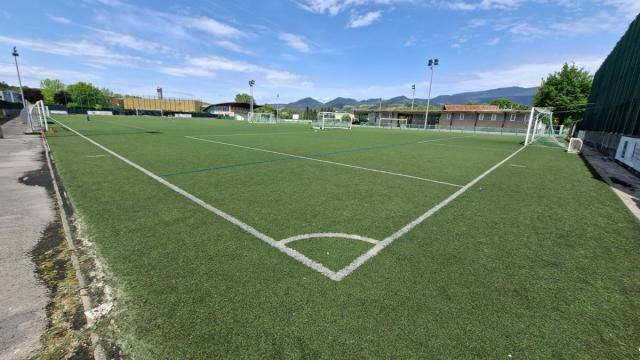 Campo de fútbol superior de Astola.
