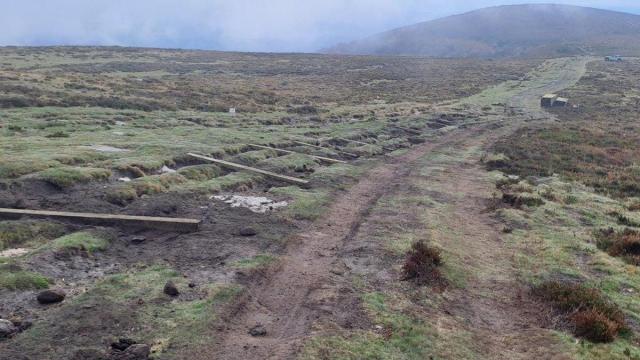 Arabako Aldundiak ingurumena leheneratzeko lanei ekin die Gorbeiarako igoeran higadura geldiarazteko.