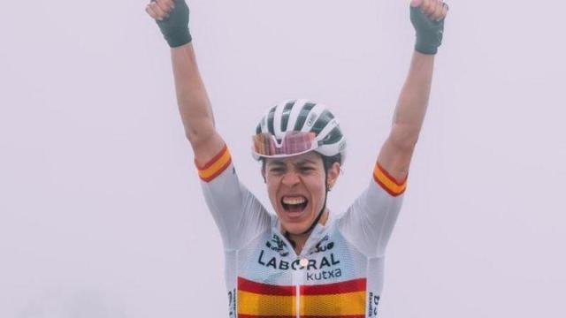 Usoa Ostolaza, exultante, tras su triunfo. / Fabien Lenfant /Directvelo Usoa Ostolaza, exultante, tras su triunfo.
