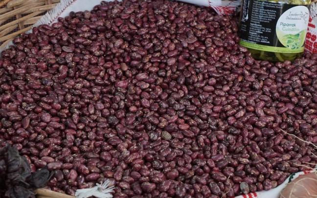 La alubia será este 15 de noviembre la estrella de la feria de productos de caserío que se organiza cada tercer sábado de mes.