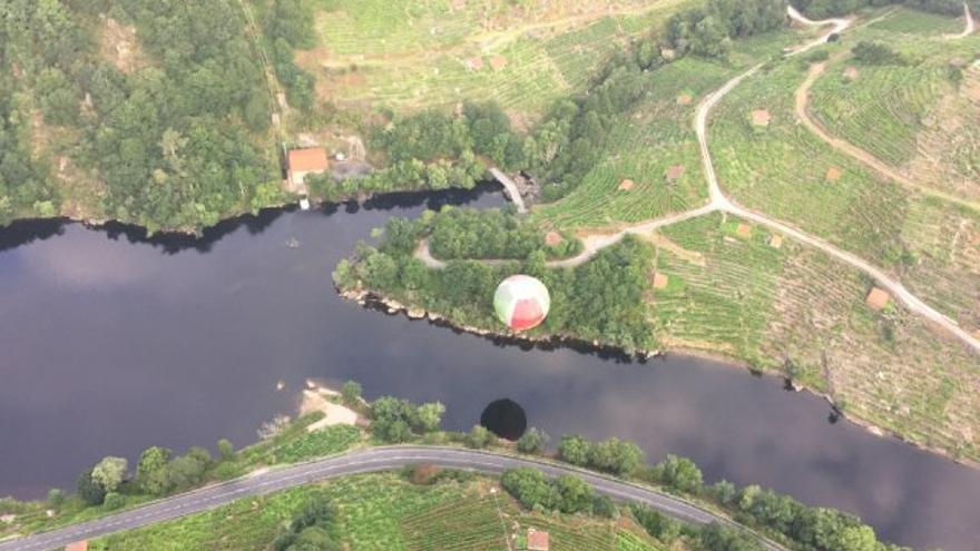 El cauce del río Miño se muestra en todo su esplendor cando se contempla desde los globos.