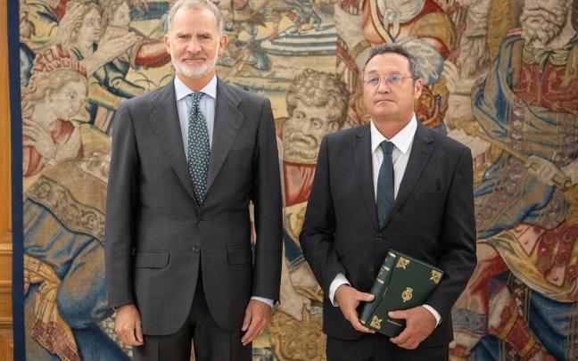 El rey recibe al Fiscal General del Estado, Álvaro García Ortiz.