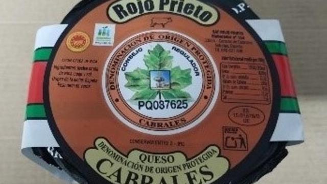Queso Cabrales de la marca Quesería Rojo Prieto.
