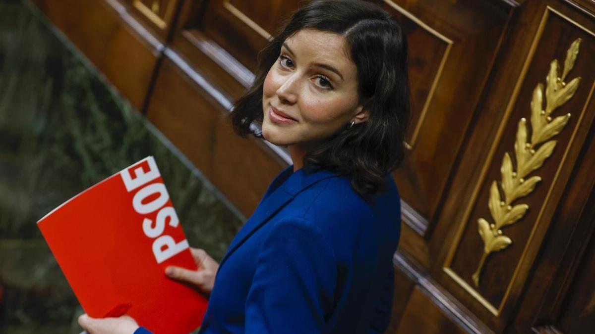 La diputada del PSOE Andrea Fernández durante la sesión en el pleno del Congreso.