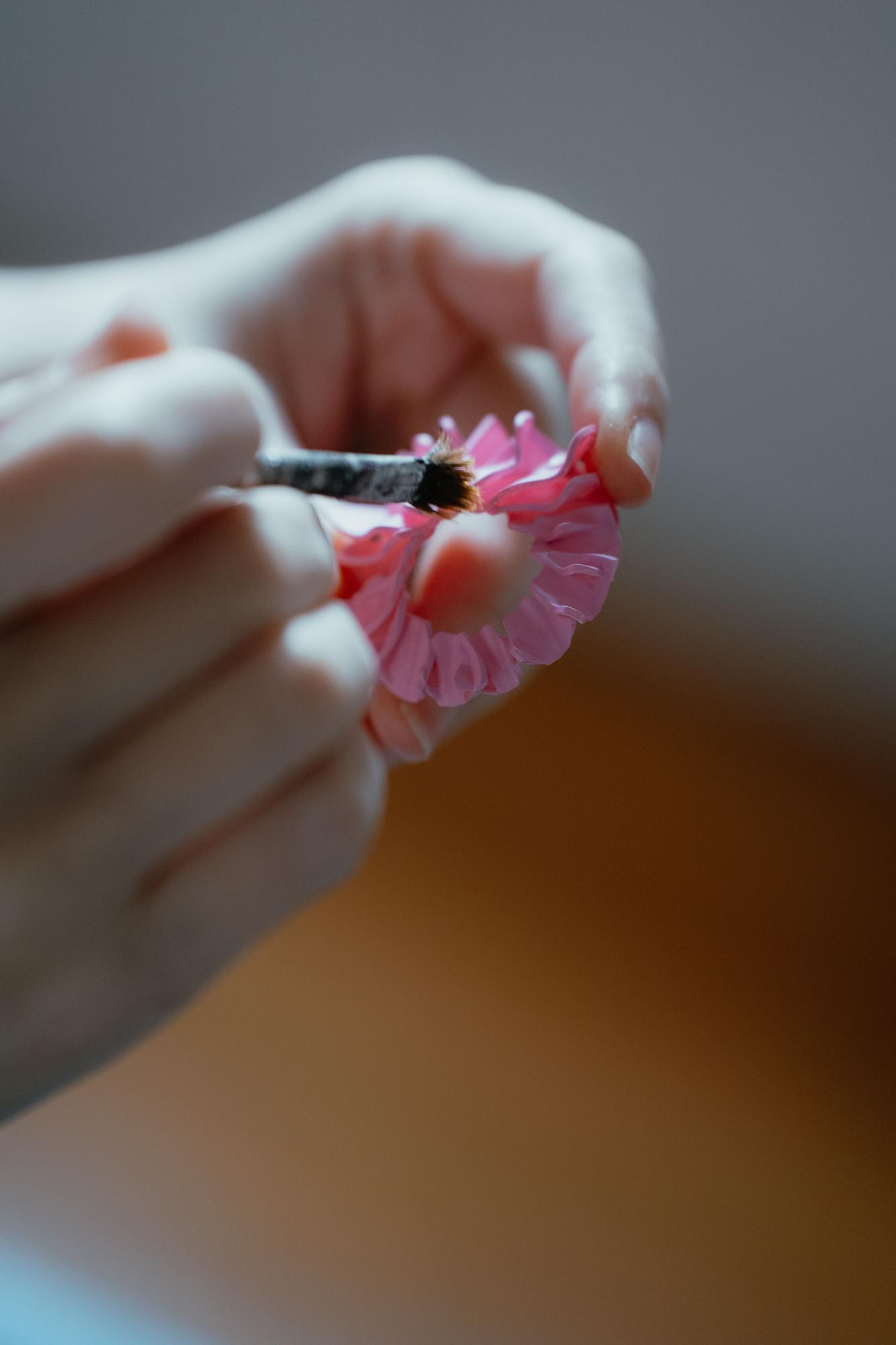 Las joyas se llevan a cabo con impresión 3D.