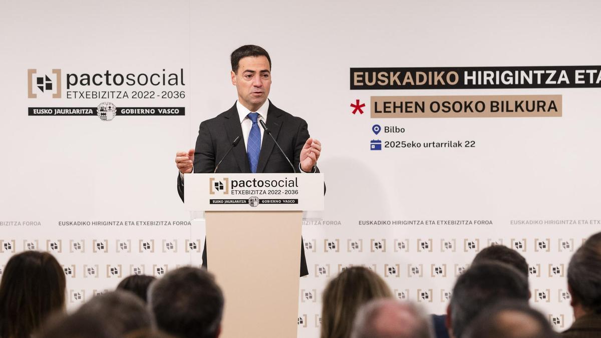 Pradales durante su intervención en el Foro de Urbanismo y Vivienda de Euskadi.