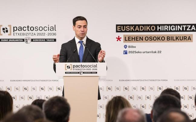 Pradales durante su intervención en el Foro de Urbanismo y Vivienda de Euskadi.