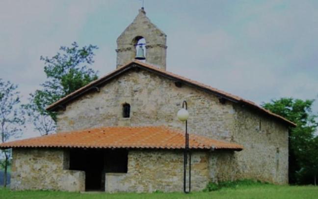La campana que aparece en la fotografía no estará para recibir a los visitantes que acudan a la visita guiada de este domingo al entorno de la ermita de San Lorenzo.