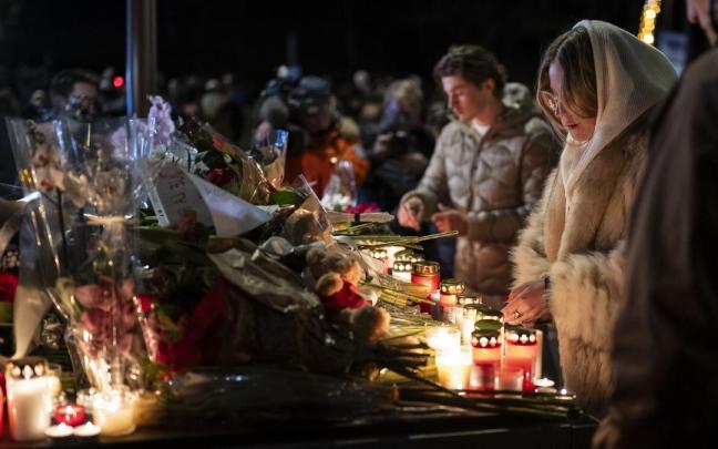 En imágenes: Homenaje a los fallecidos en el incendio en una estación de esquí de Suiza
