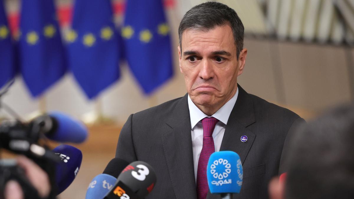En la entrada de la cumbre del Consejo Europeo, Pedro Sánchez ha justificado la decisión de los socialistas navarros por "responsabilidad" y para dar "estabilidad" a Iruñea.