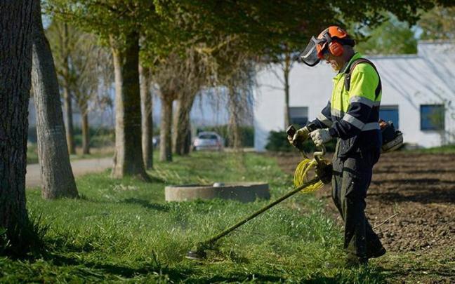 Labores de jardinería en Amurrio