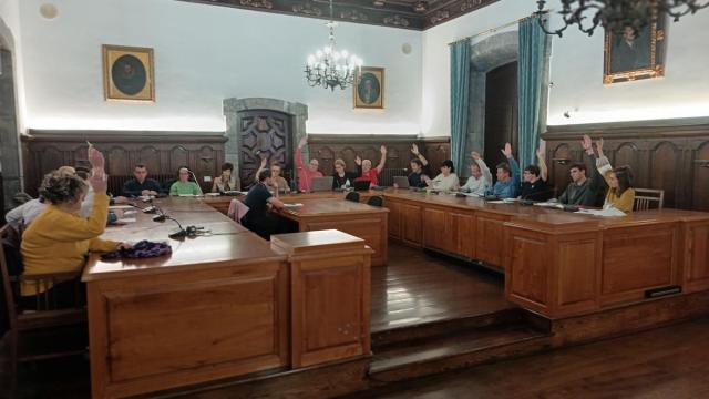 Momento de la votación del presupuesto con el apoyo de EH Bildu, Elkarrekin y PSE-EE.