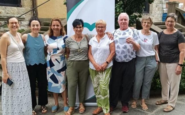 David Santiso, junto a otras participantes