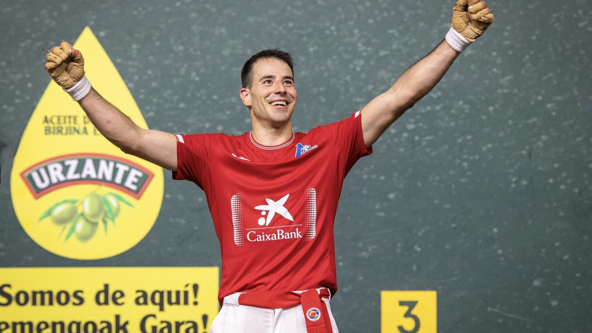 Darío Gómez se clasifica para la final del Manomanista después de tumbar a Iker Larrazabal en el frontón Adarraga de Logroño y buscará la txapela ante Iñaki Artola