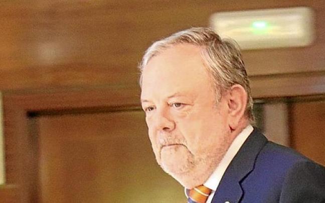 El consejero de Economía y Hacienda, Pedro Azpiazu, ayer. El consejero de Economía y Hacienda, Pedro Azpiazu, ayer.