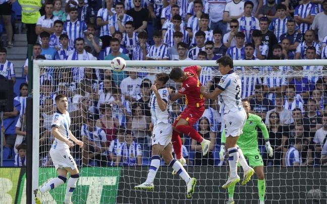 Imagen del partido entre la Real y el Getafe. / RUBEN PLAZA