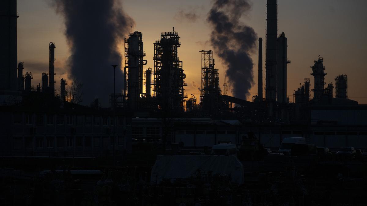 Imagen de archivo de una refinería.