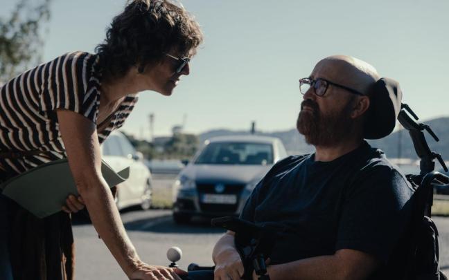 Mónica López y Javier Cámara, en el rodaje de la tercera temporada de ‘Rapa’.