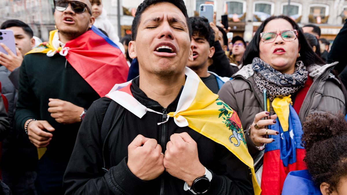 En imágenes: Miles de venezolanos celebran la caída de Maduro: "¡Venezuela es libre!"