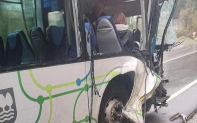 El autobús tras el accidente. / Redaccion NdG