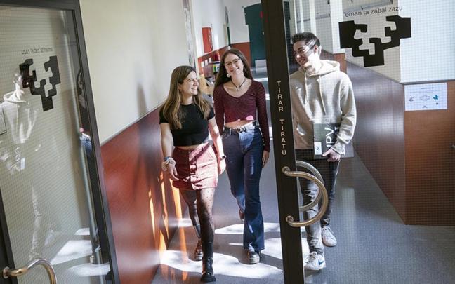 Estudiantes universitarios en un campus de la UPV/EHU.