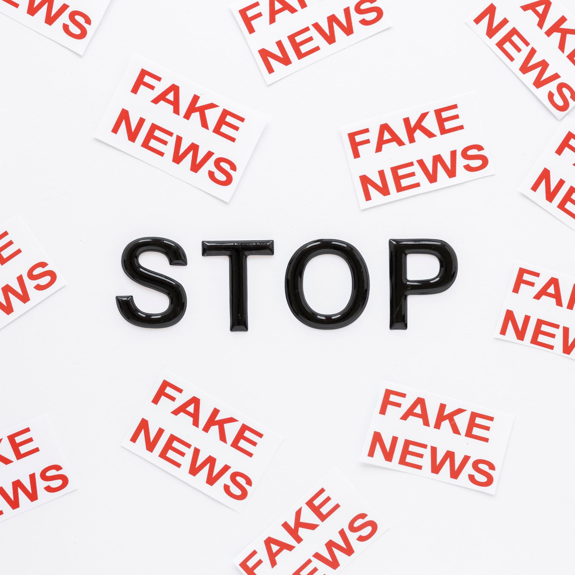 La transparencia informativa es esencial para frenar las noticias falsas.