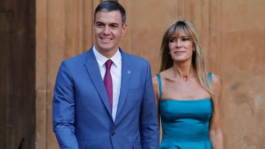 El presidente del Gobierno español, Pedro Sánchez, junto a su esposa, Begoña Gómez, envuelta en un presunto caso de tráfico de influencias y corrupción en los negocios.