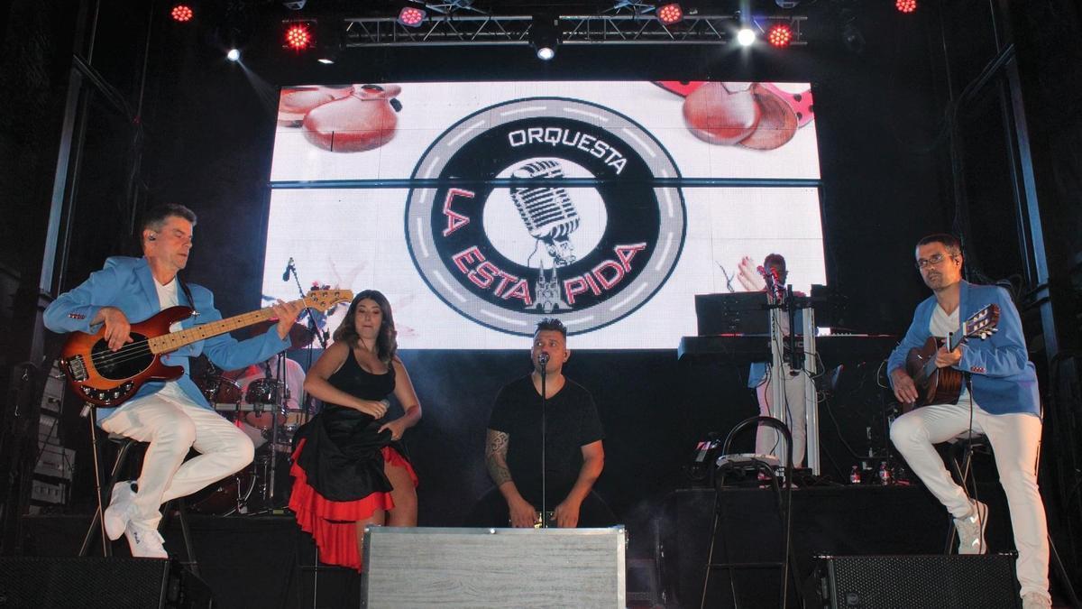 La orquesta La Estampida será la encargada de animar la primera noche festiva