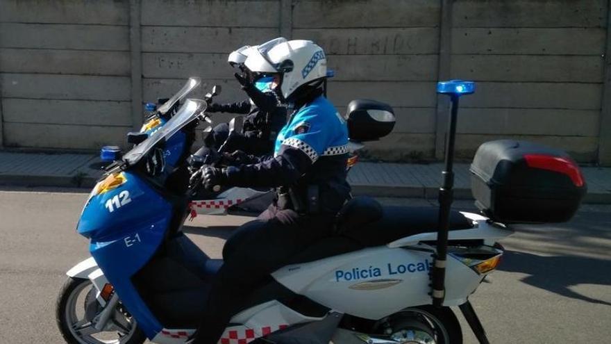 Dos agentes de la Policía Local de Palencia en una foto de archivo.