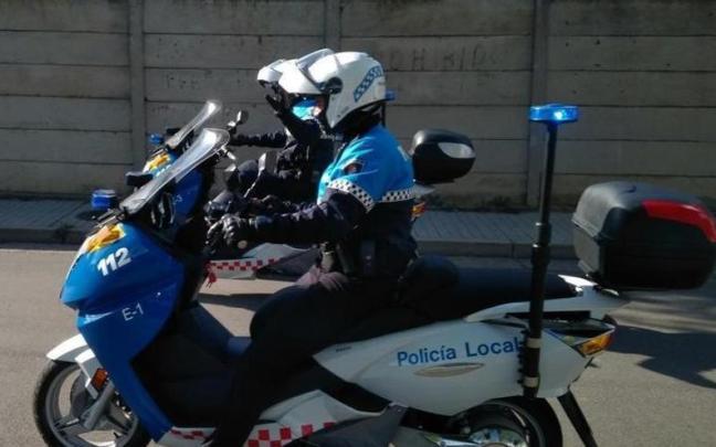 Dos agentes de la Policía Local de Palencia en una foto de archivo. / EP Dos agentes de la Policía Local de Palencia en una foto de archivo.