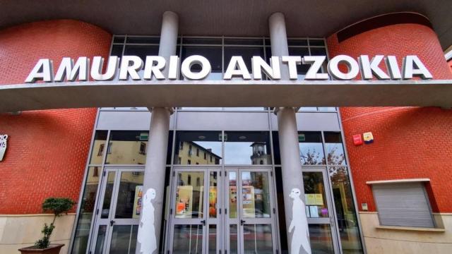 Puertas de entrada a Amurrio Antzokia