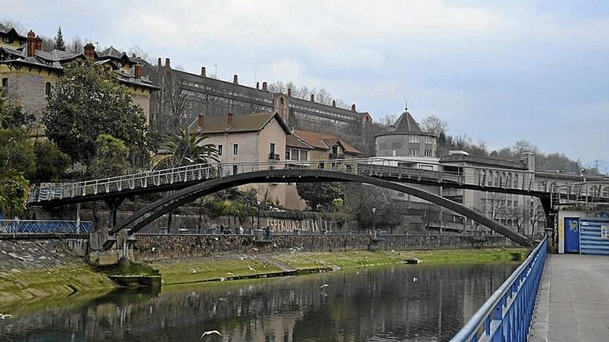 El puente peatonal de Iztieta. | FOTO: N.G.