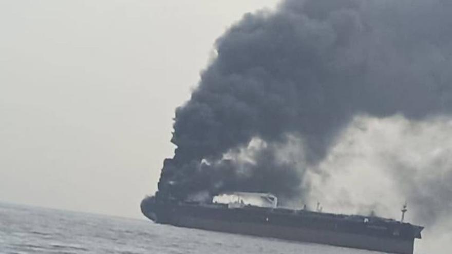 Petrolero atacado en el golfo Pérsico.