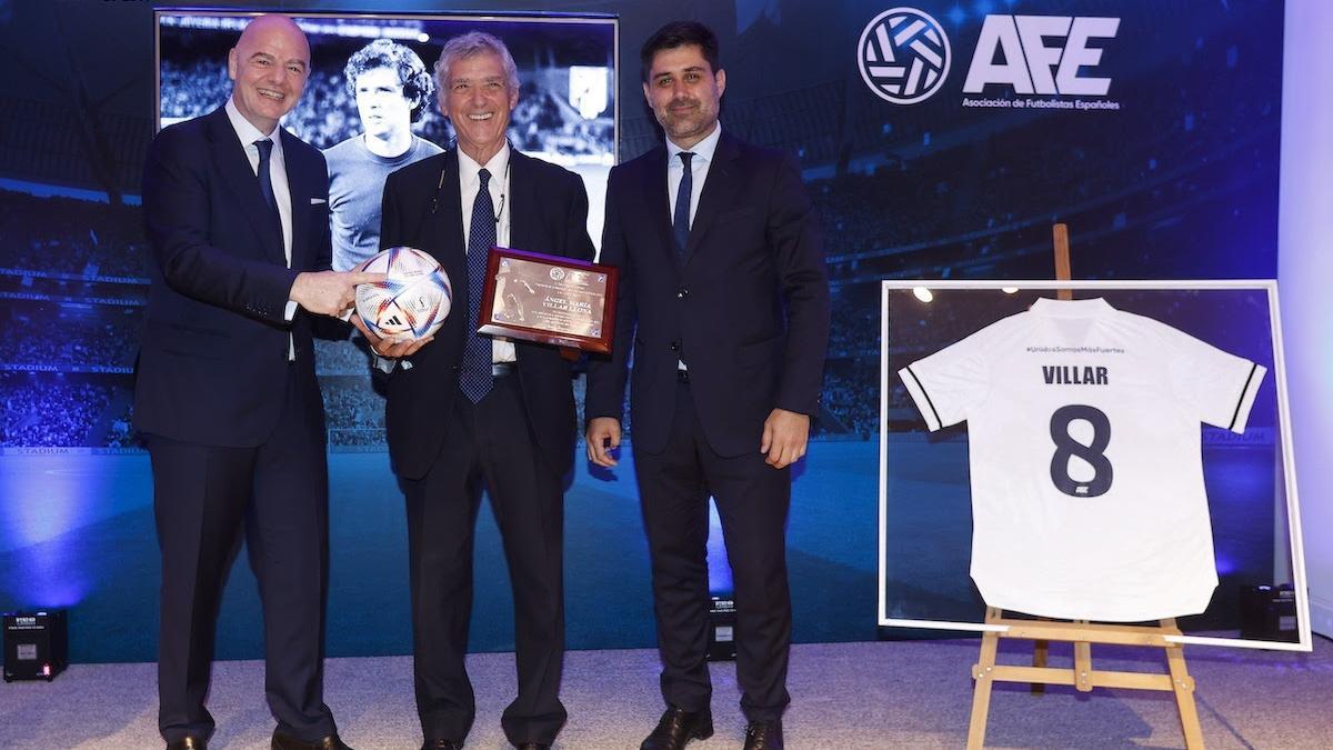 Ángel María Villar, junto a Gianni Infantino y David Aganzo en una imagen de archivo.