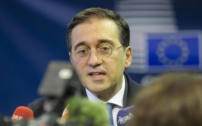 El ministro de Asuntos Exteriores en funciones, José Manuel Albares, tras el Consejo de Asuntos Exteriores celebrado en Luxemburgo.